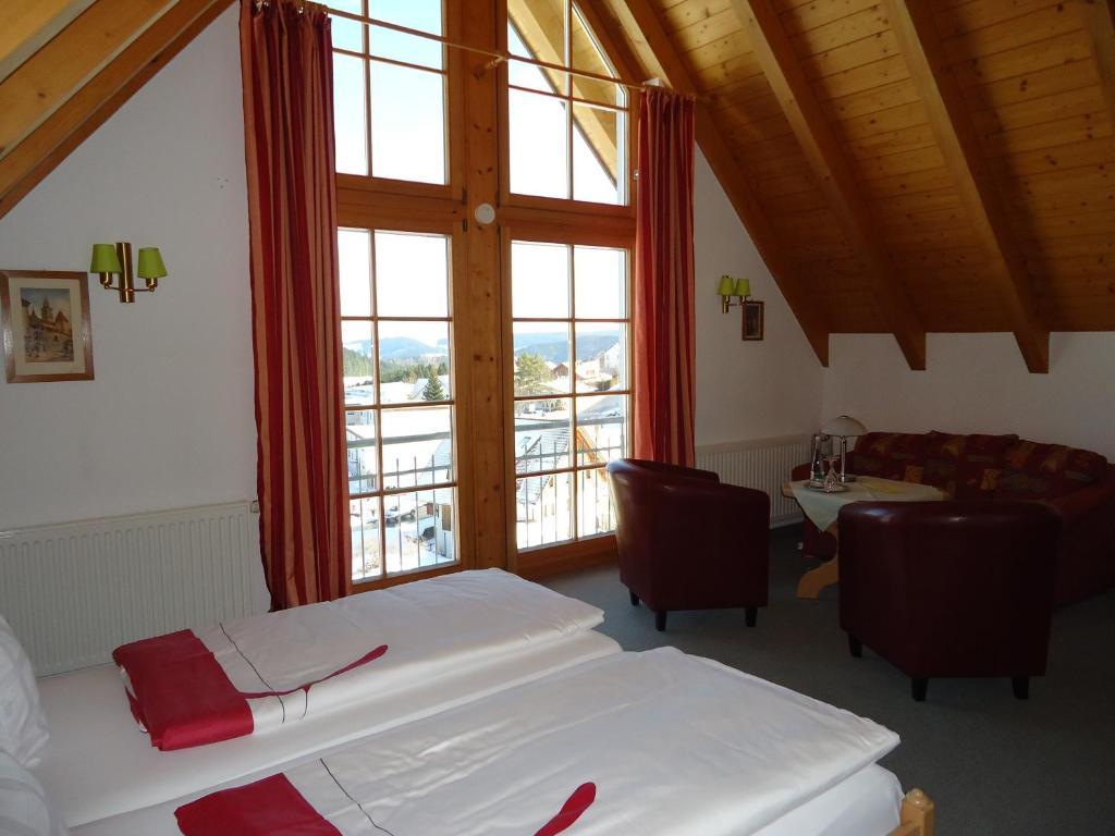 Berghotel Schiller Schonach im Schwarzwald Oda fotoğraf
